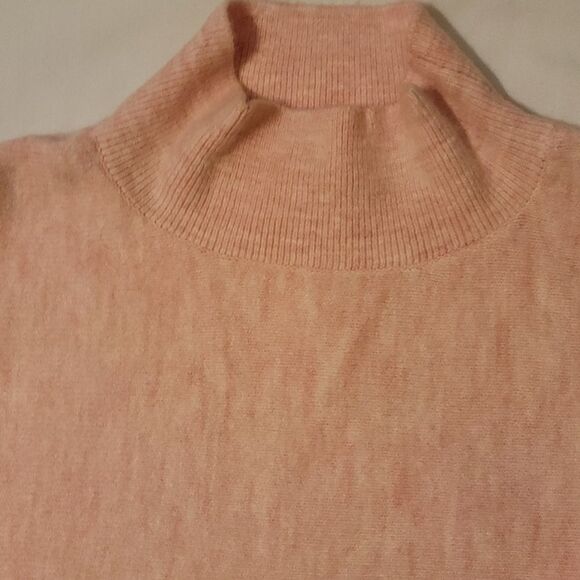 Magaschoni sweater size large. - Picture 3 of 10